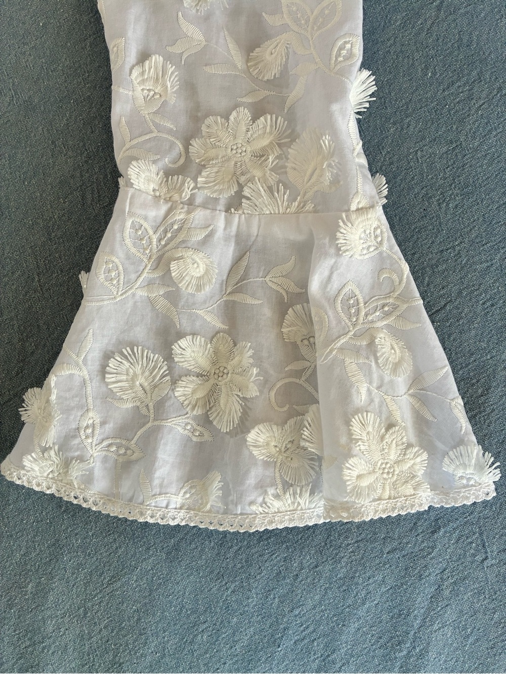 Karen Kane White Embroidered Floral Top - Picture 4 of 7
